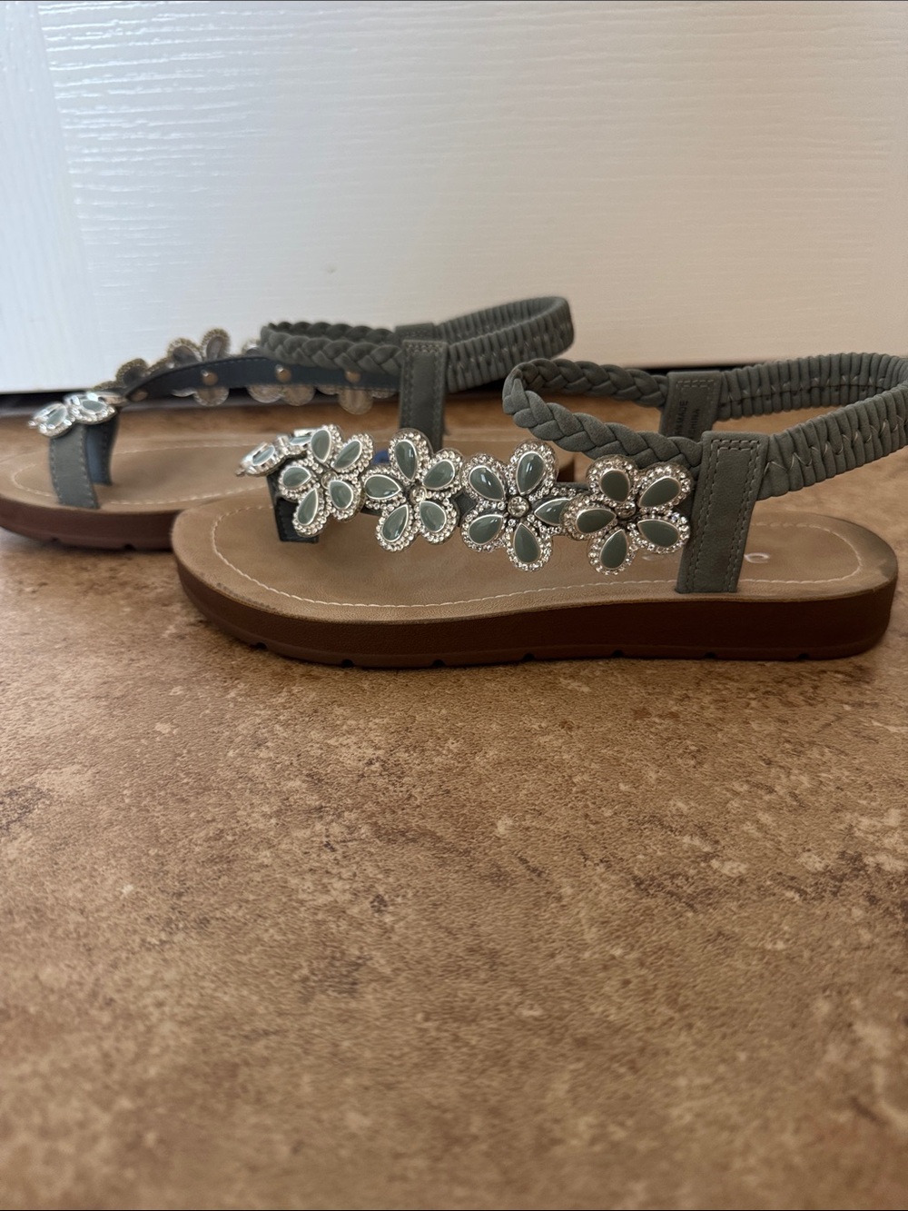 Annie Girl's size 2 Green Floral Jeweled Slingback Sandals - Picture 3 of 6